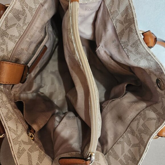Michael Kors Hamilton Signature Vanilla Crossbody Tote Bag - Picture 11 of 16